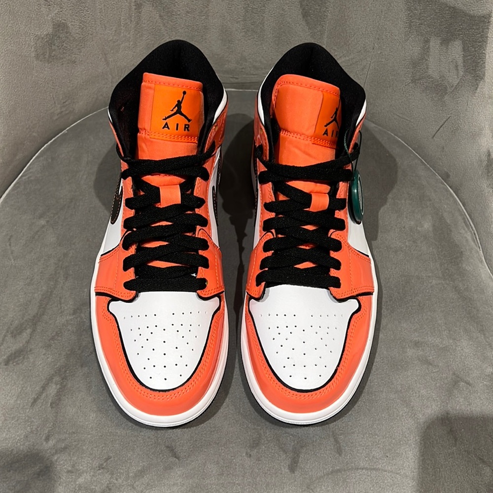 Jordan 1 mid se turf orange, stock x verified.